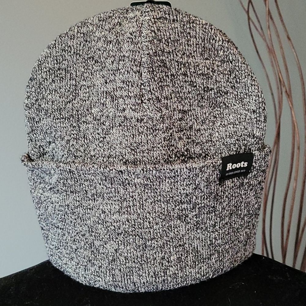 Roots NWT Bracebridge Toque